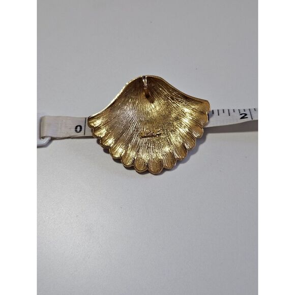 Direction One white and gold tone shell pendant - Picture 5 of 10